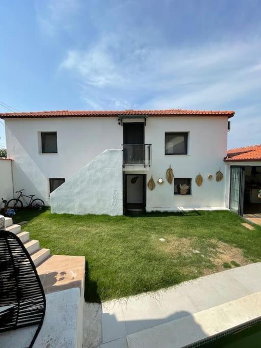 Oezel Havuzlu Kiralik Tas Villa Kusadasi Luaran gambar