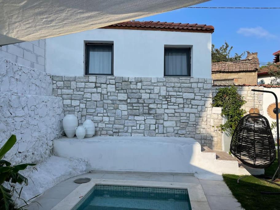 Oezel Havuzlu Kiralik Tas Villa Kusadasi Luaran gambar